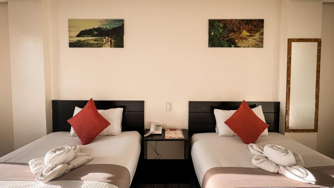 นาวาร์โร โฮเต็ล กาติกลัน  Hotel ภายนอก รูปภาพ